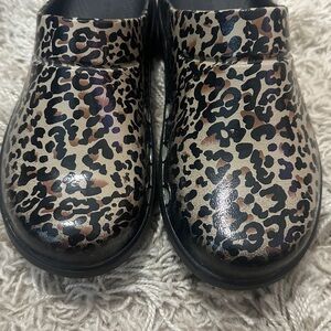 Leopard Print Clogs- Oofos size women's 8